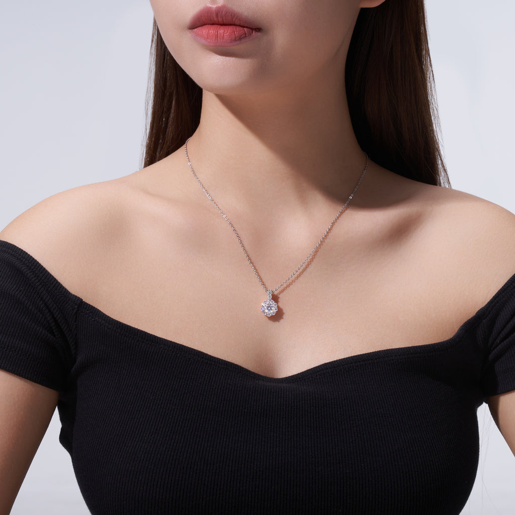 A Luxurious And Fashionable Minimalist Jewelry Pendant Necklace With A 1-carat Top-quality Morganite Gemstone, Made Of S925 Silver Electroplated With Platinum.