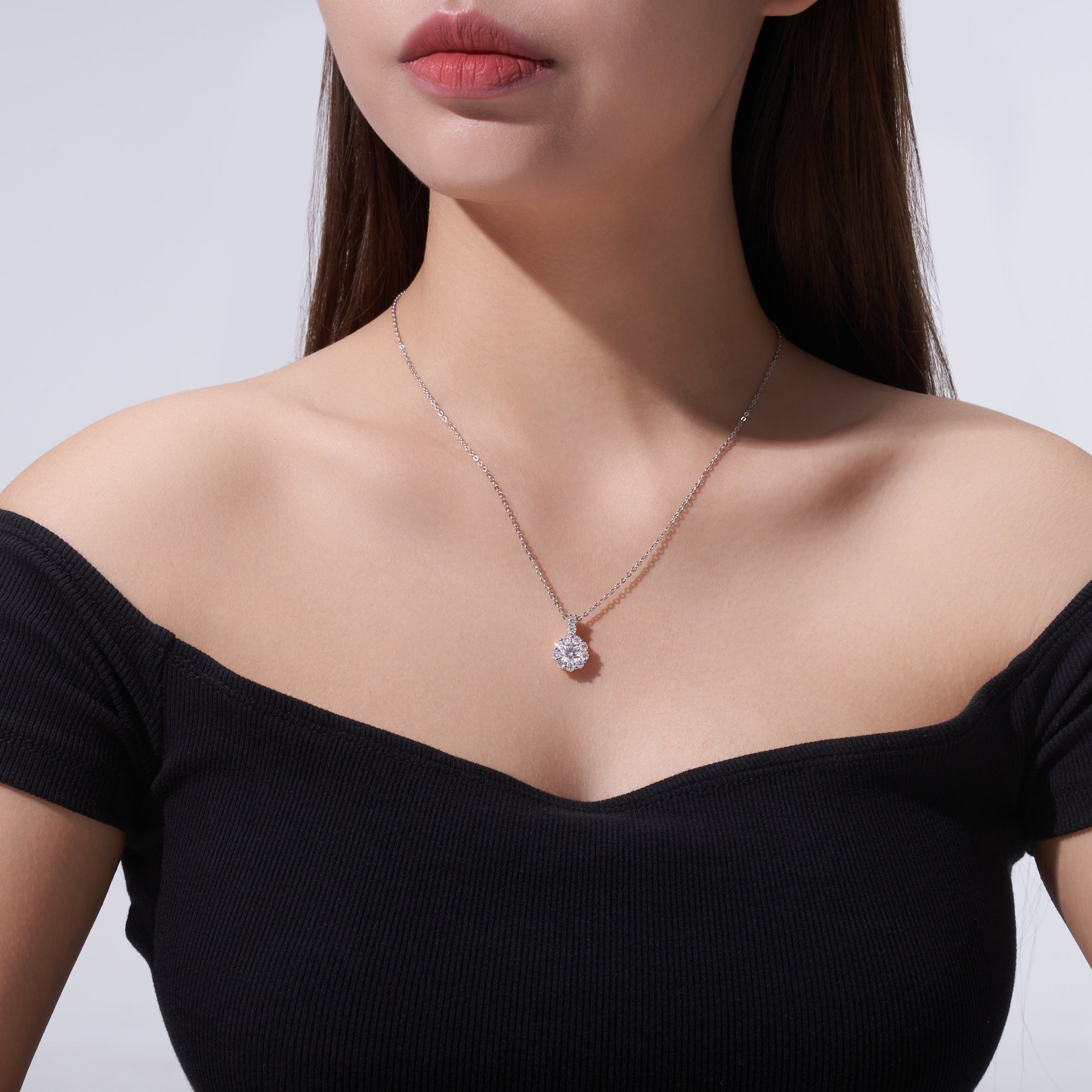 A Luxurious And Fashionable Minimalist Jewelry Pendant Necklace With A 1-carat Top-quality Morganite Gemstone, Made Of S925 Silver Electroplated With Platinum.