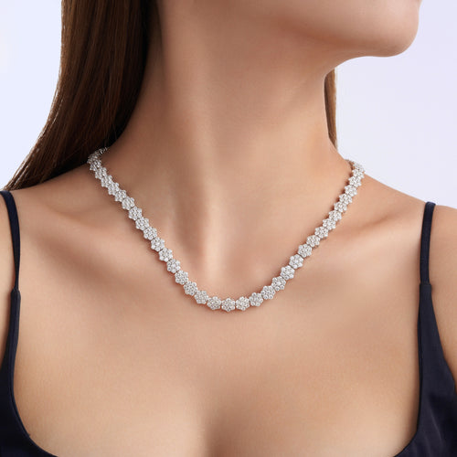 A Luxurious And Fashionable Minimalist Jewelry Pendant Necklace Featuring Top-quality Moissanite, Made Of S925 Silver Electroplated With Platinum.